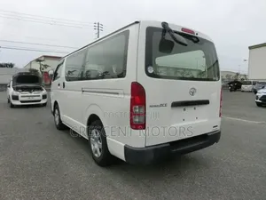 Toyota HiAce 2019 White