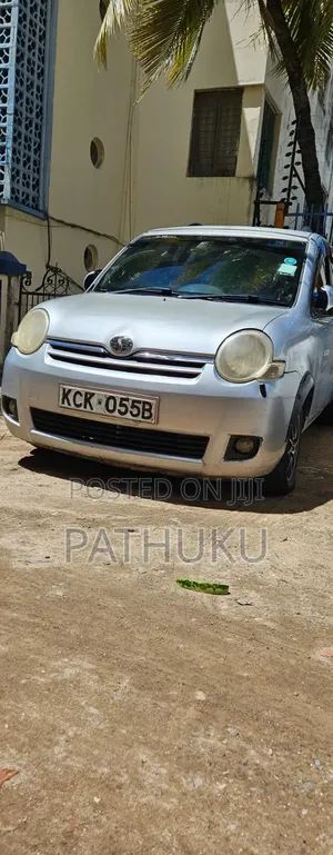 Toyota Sienta 2013 Gray