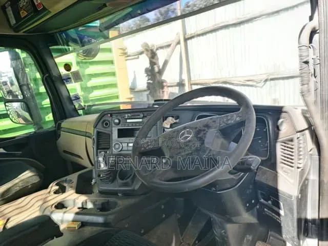 Mercedes Benz
Actros 2545