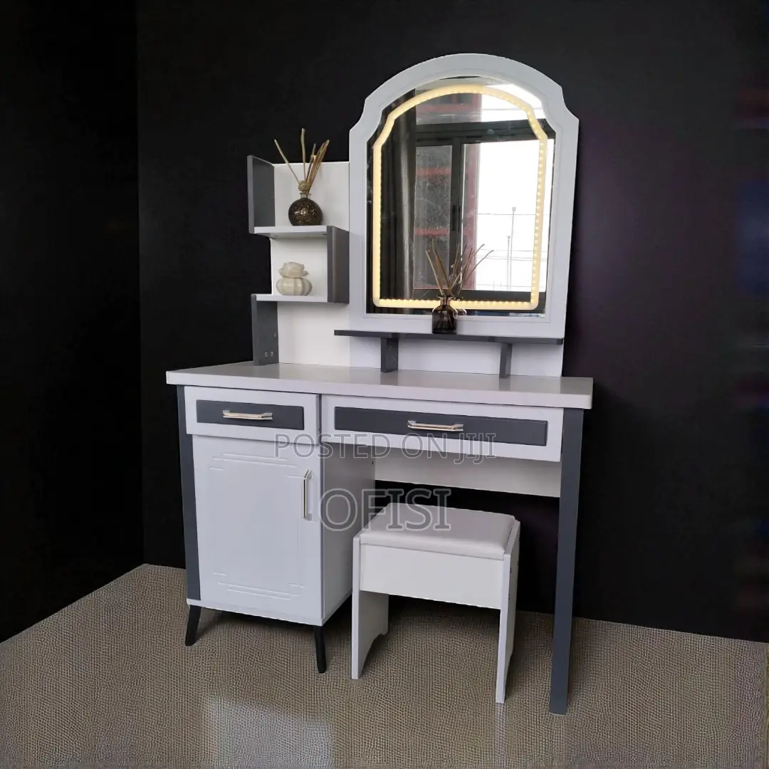 Dressing Table; Modern Vanity Dressing Table With Light