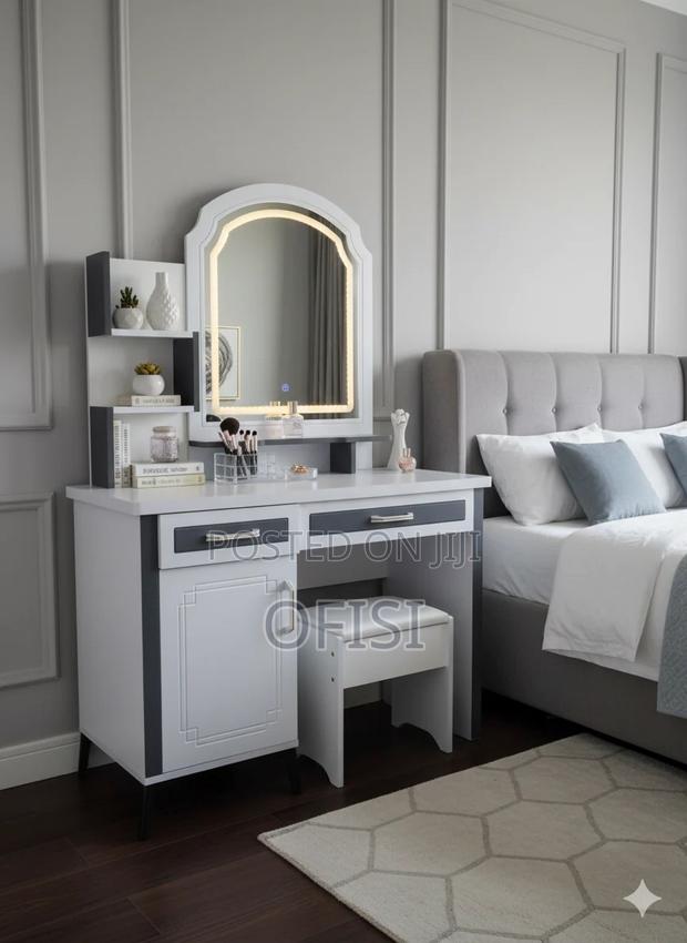 Dressing Table; Modern Vanity Dressing Table With Light - thumbnail 4