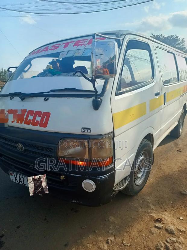 Toyota HiAce 2001 White