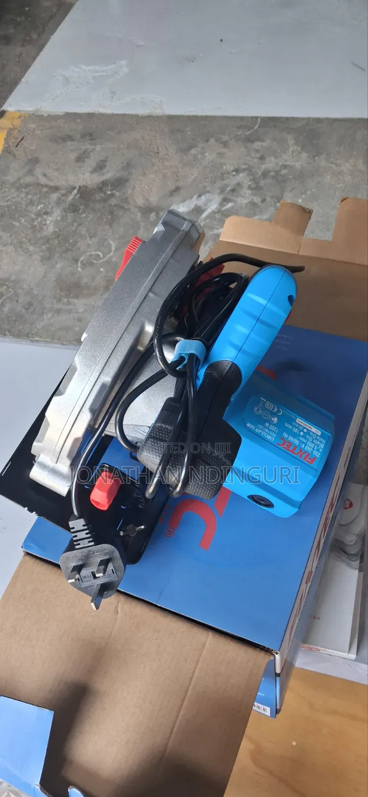 Circular Saw – Professional Wood Cutting Machine