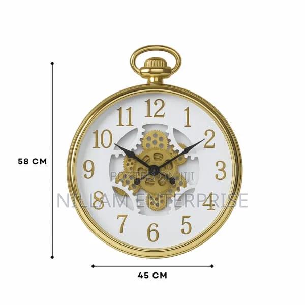 Modern and Distinctive Decorative Wall Clock