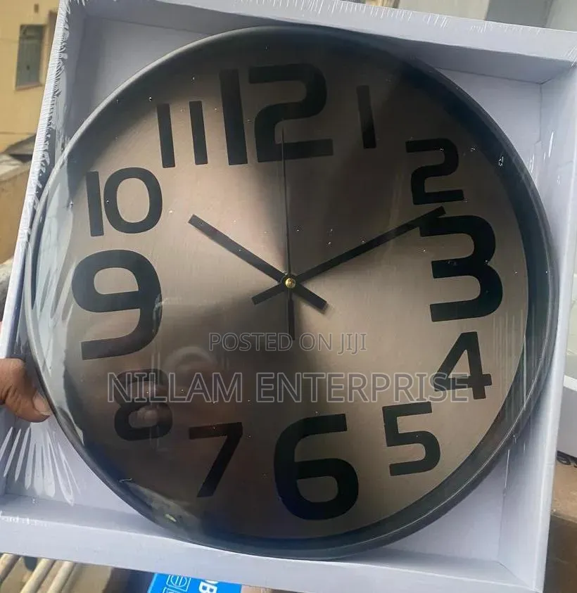 30cm Wall Clock With a Modern and Elegant Design
