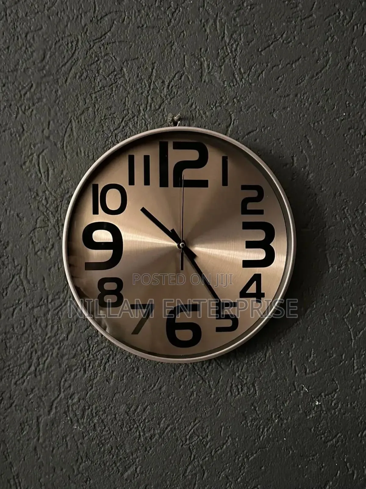 30cm Wall Clock With a Modern and Elegant Design