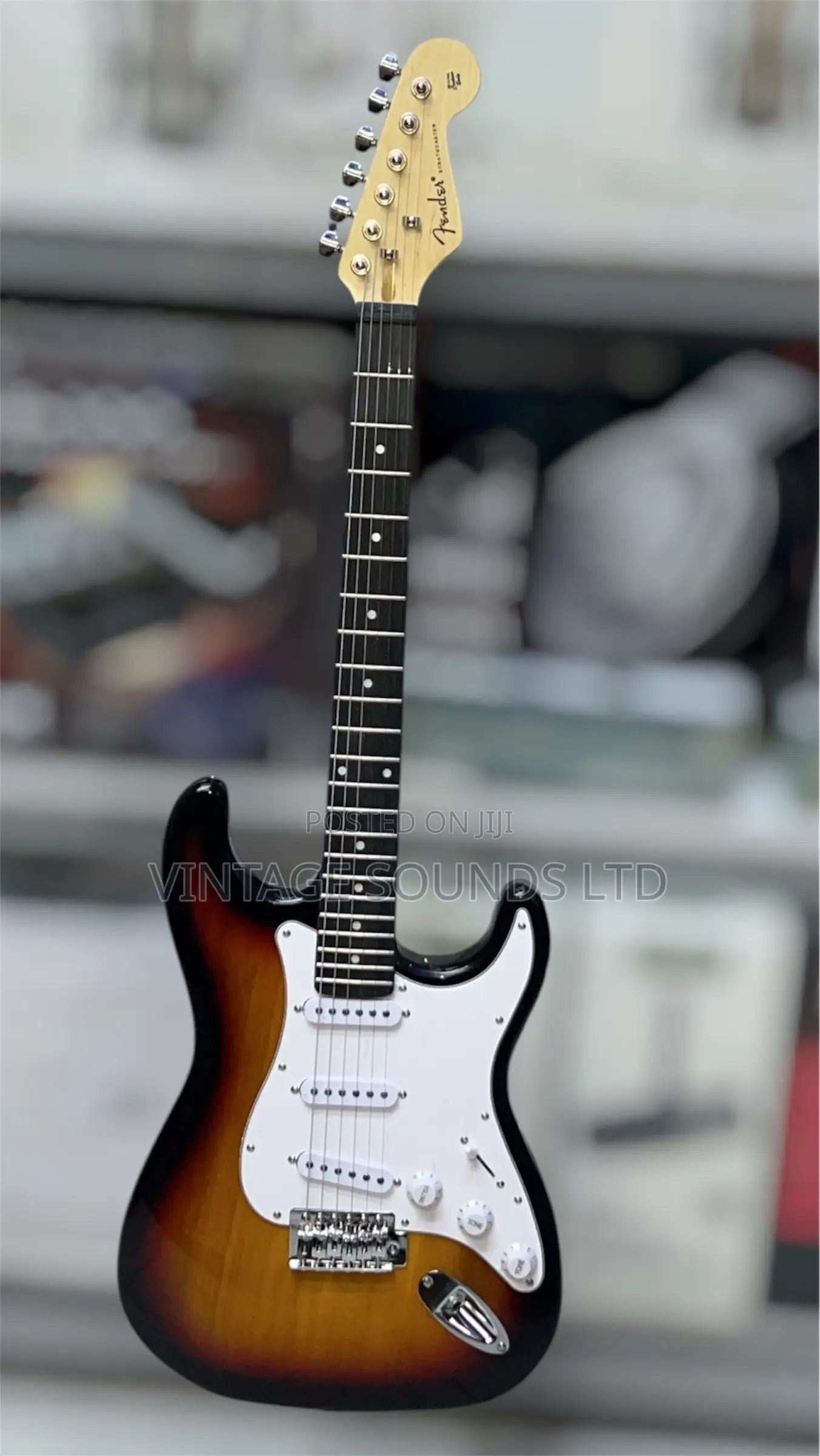 Fender 24-Fret Modern Stratocaster Guitar, HSS Pickups,Sunburst Finish