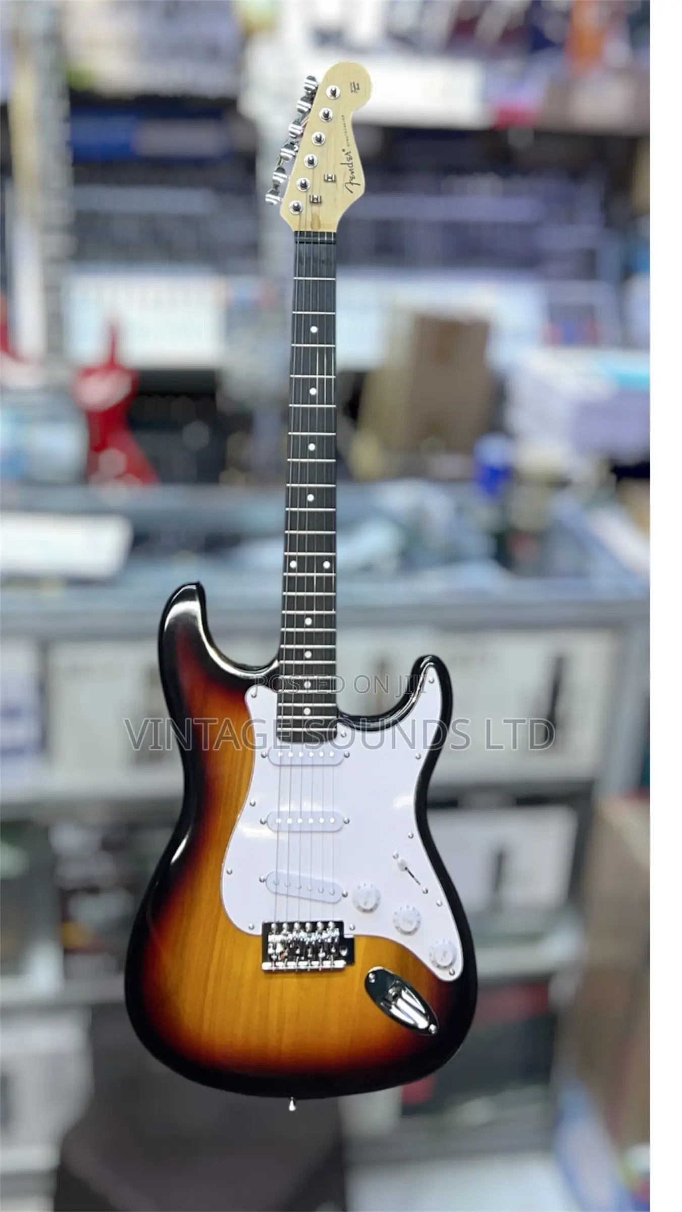 Fender 24-Fret Modern Stratocaster Guitar, HSS Pickups,Sunburst Finish