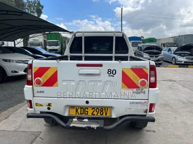 Tata Xenon 2017 White