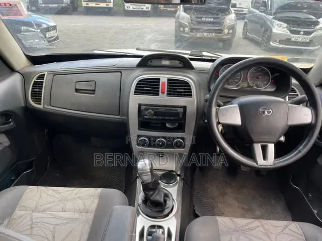 Tata Xenon 2017 White