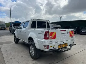 Tata Xenon 2017 White