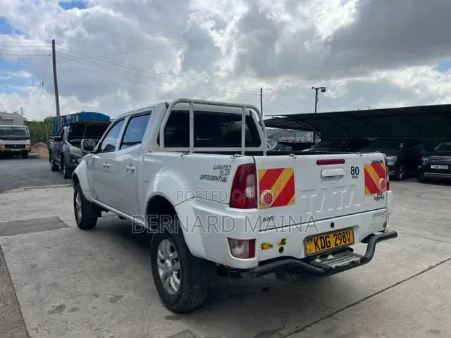 Tata Xenon 2017 White