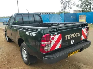 Toyota Hilux 2010 Green