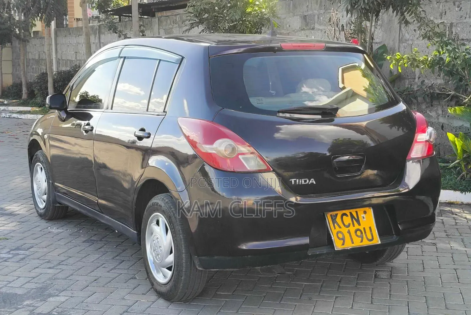 Nissan Tiida 2010 Burgundy