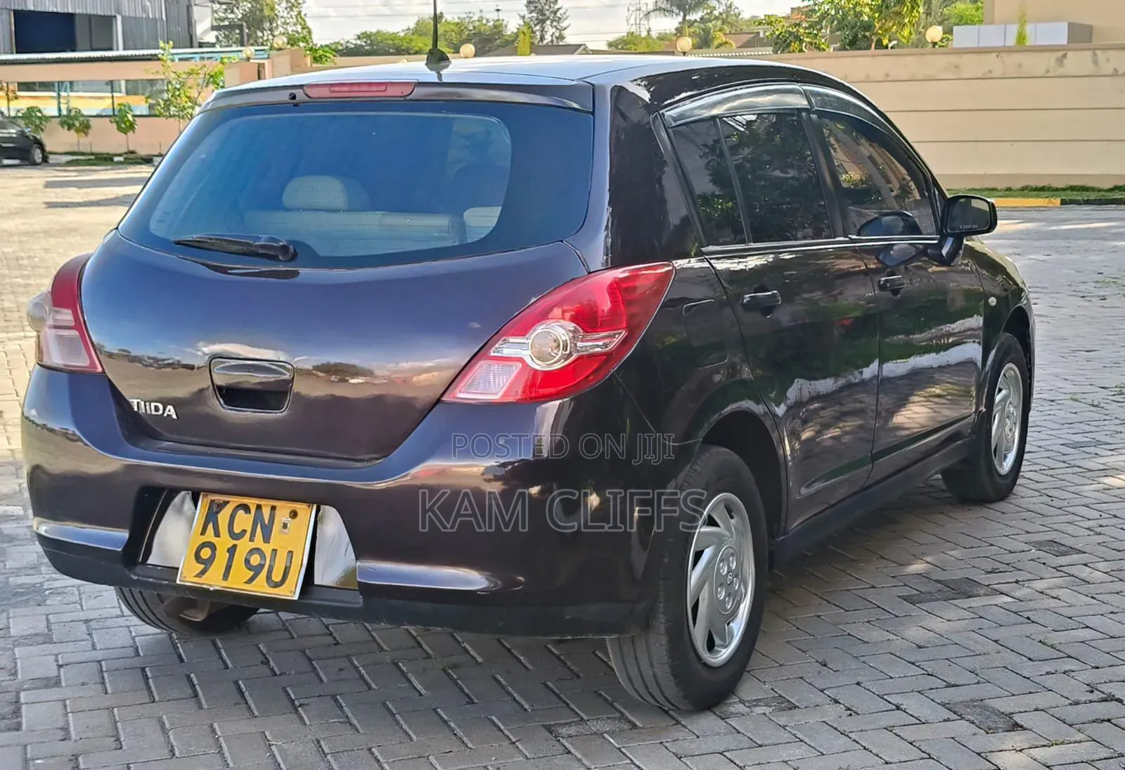 Nissan Tiida 2010 Burgundy