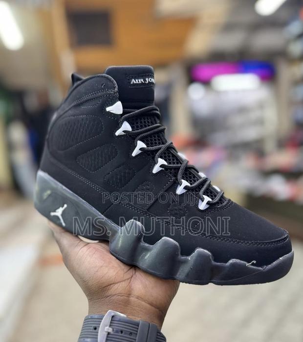 Size 40-45 High Top Jordan 9 Retro - thumbnail 2