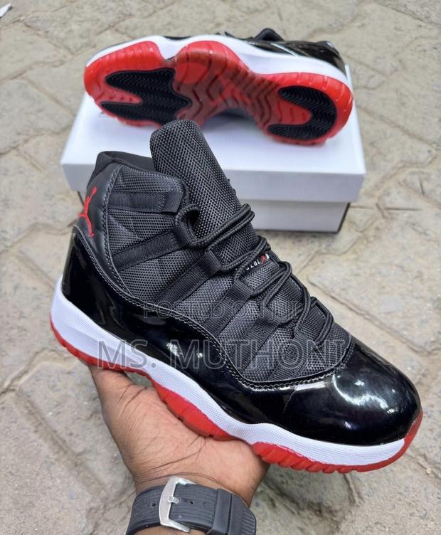 Nike Air Jordan 11 Retro Featuring a Unique Black Textured Mudguard - thumbnail 4