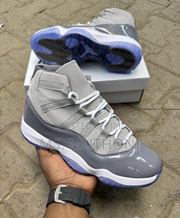 Nike Air Jordan 11 Retro Featuring a Unique Black Textured Mudguard - thumbnail 5