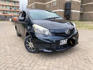 Toyota Vitz 1.3 FWD 5dr 2013 Black