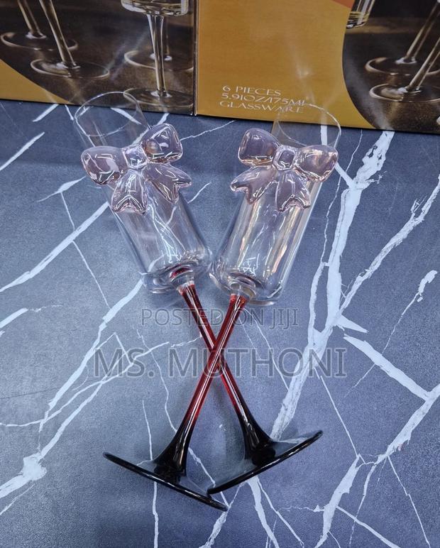 6 PCS Contrasting Red Stem Champagne Flutes With a Bow - thumbnail 3