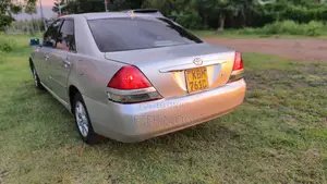 Toyota Mark II 2004 Gold