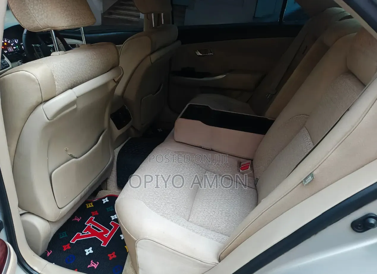 Toyota Crown 2012 Silver