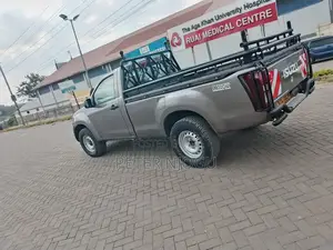 Isuzu D-MAX 2010 Brown