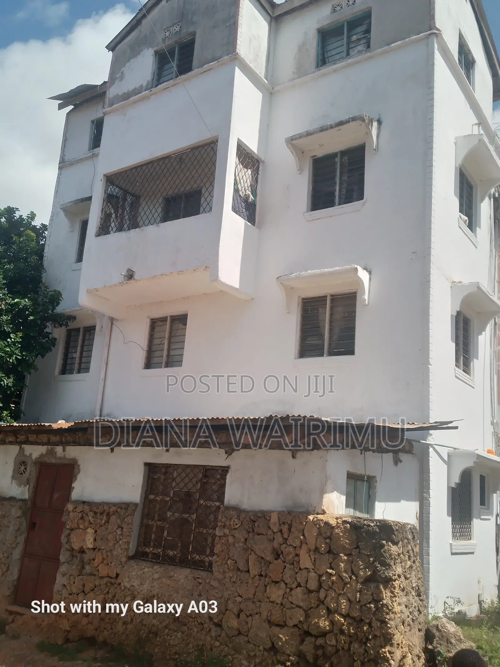 Commercial Property for Sale With Income of Monthly