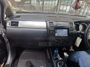 Nissan Tiida 2011 Silver