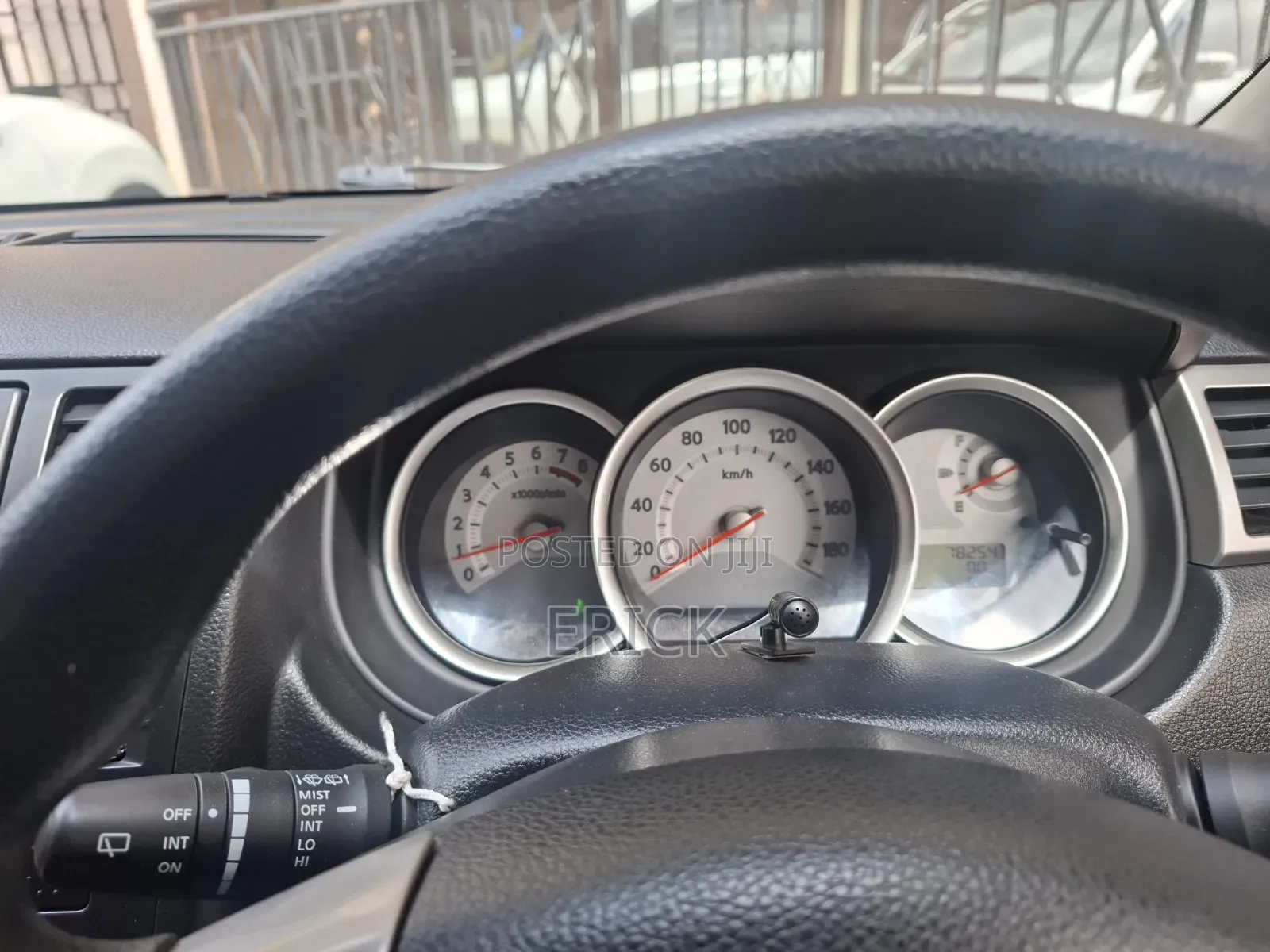 Nissan Tiida 2011 Silver