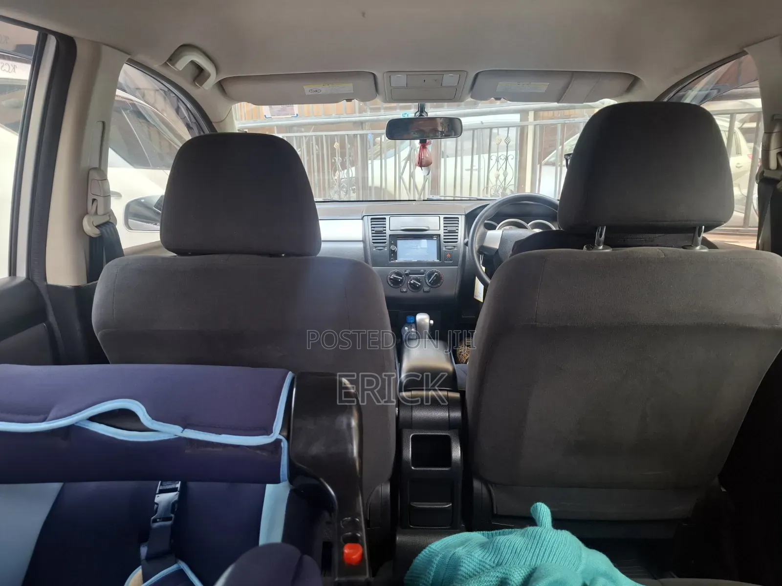 Nissan Tiida 2011 Silver