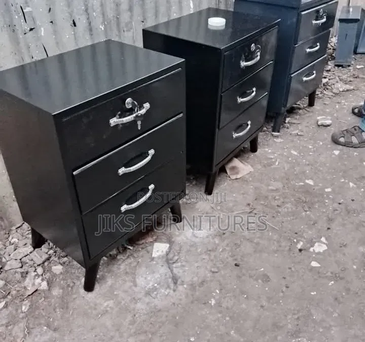 Modern 3-Drawer Bedside Cabinet