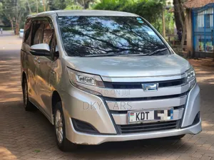 Toyota Noah 2018 Silver