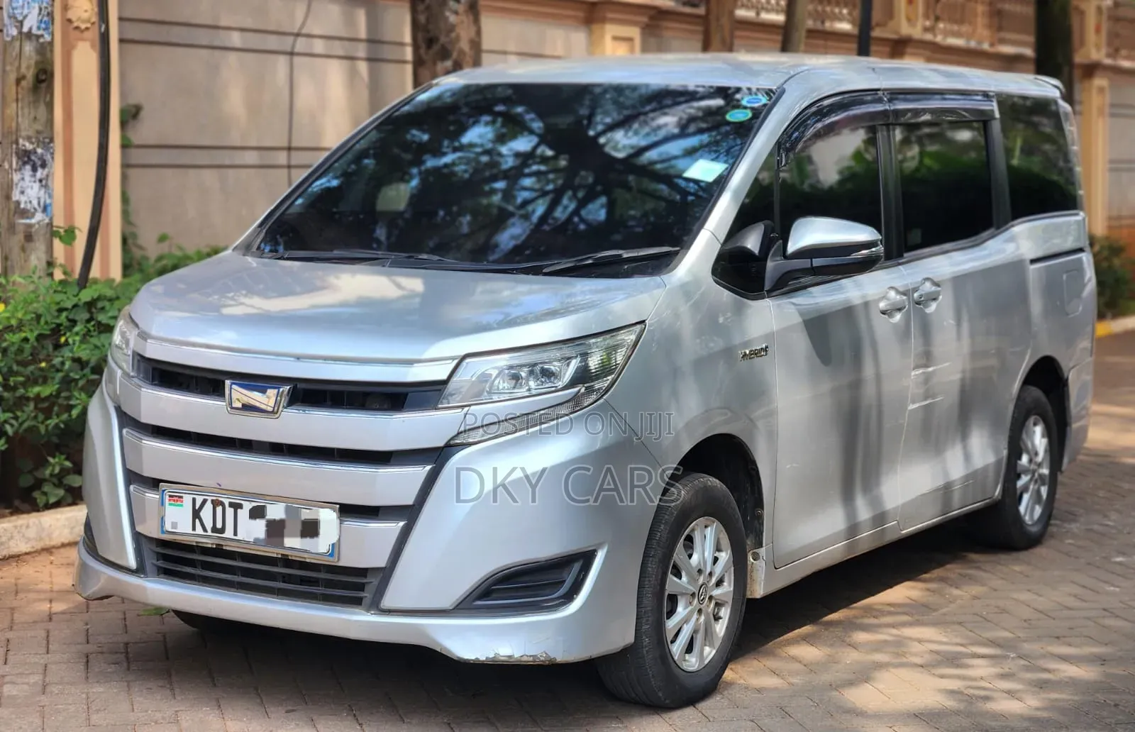 Toyota Noah 2018 Silver