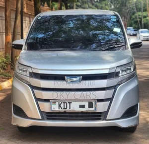 Toyota Noah 2018 Silver