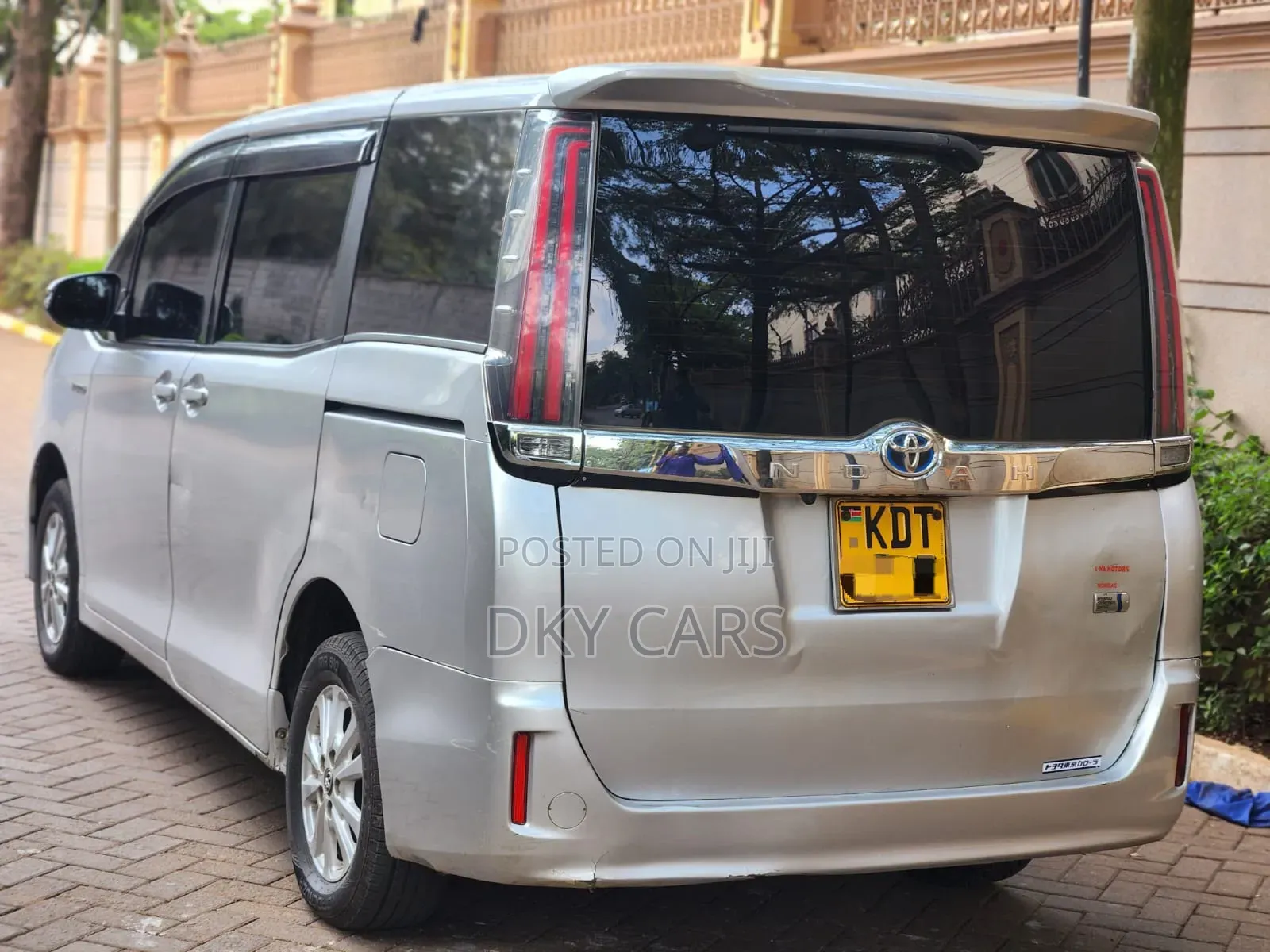 Toyota Noah 2018 Silver