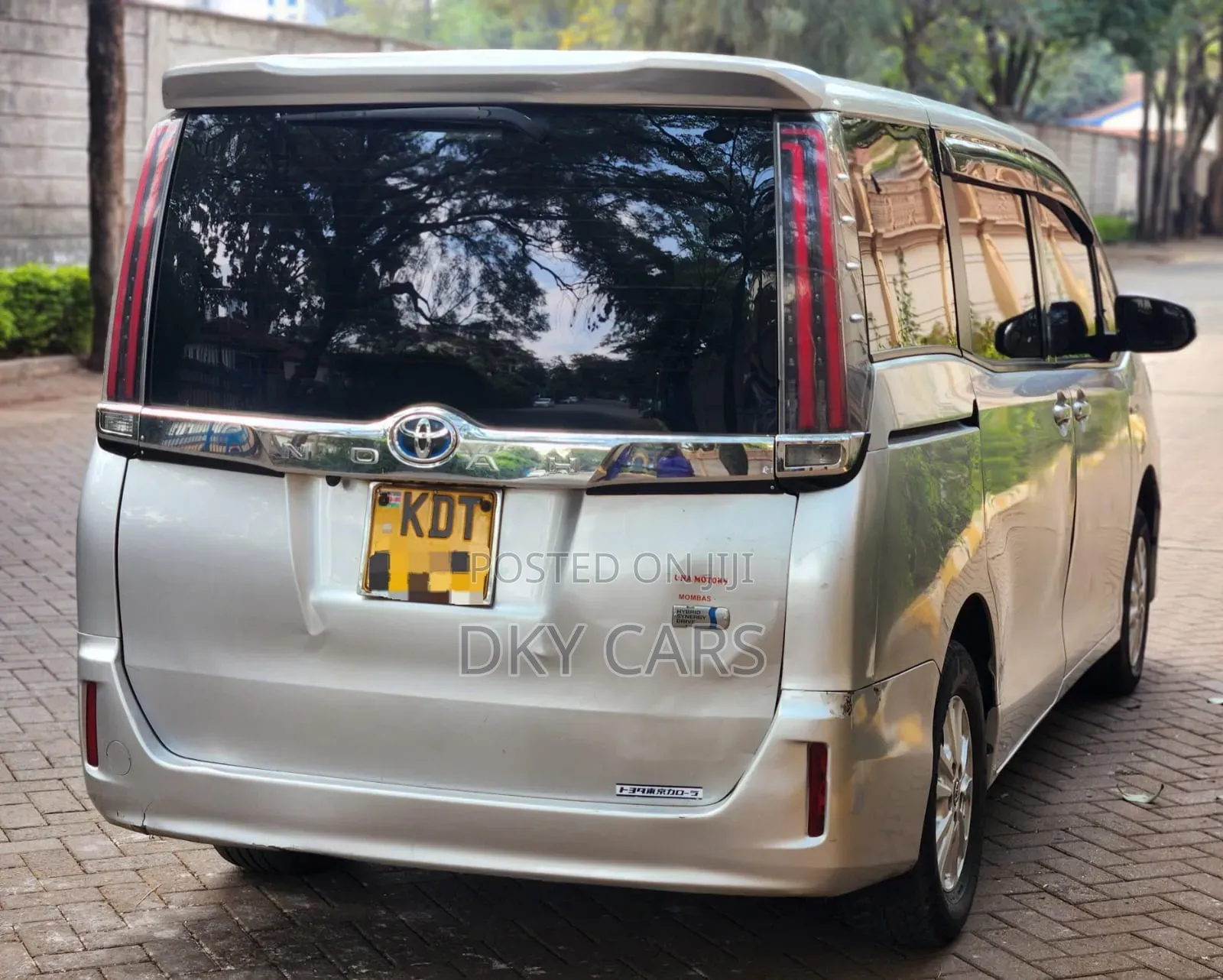 Toyota Noah 2018 Silver