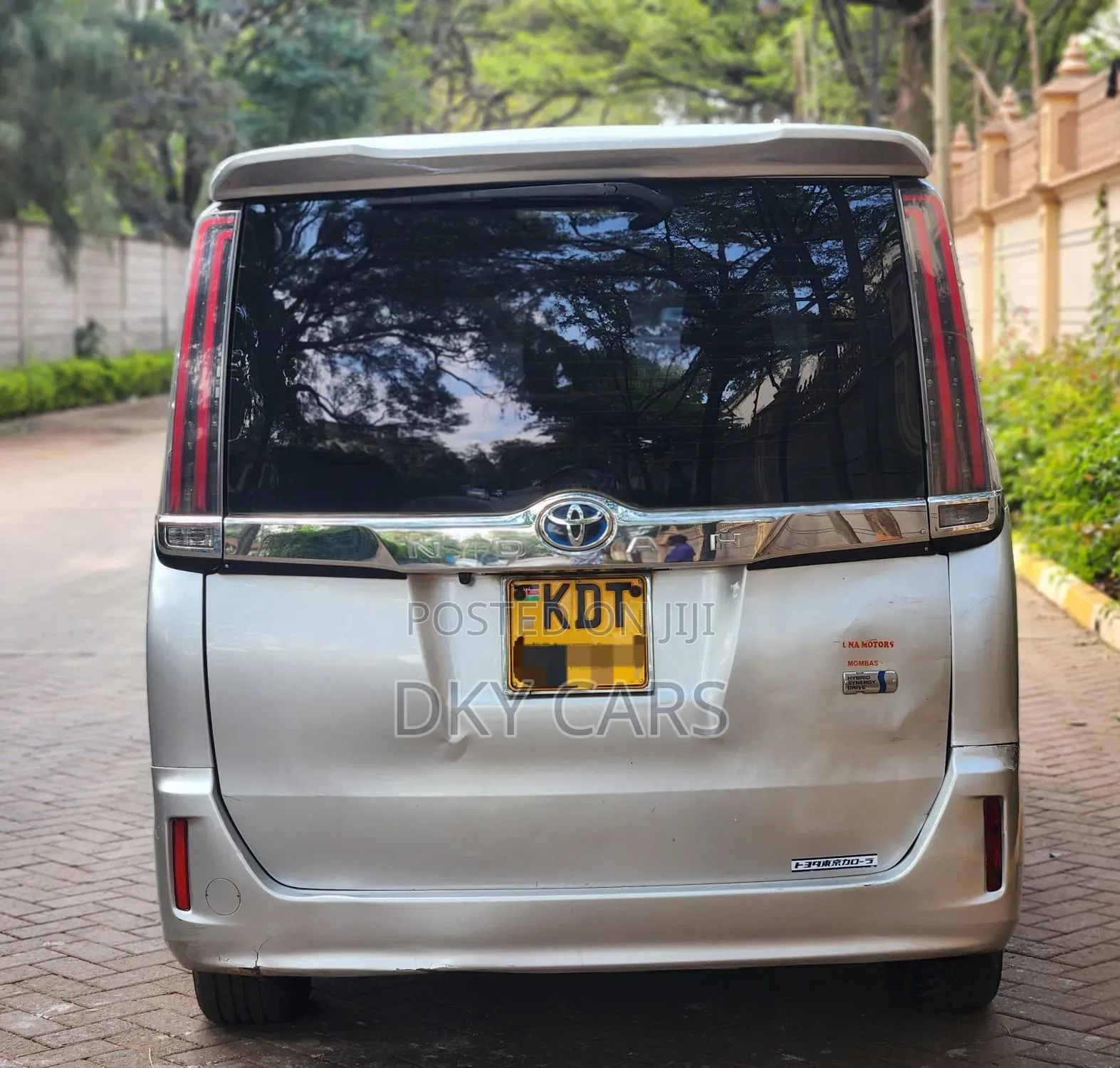 Toyota Noah 2018 Silver