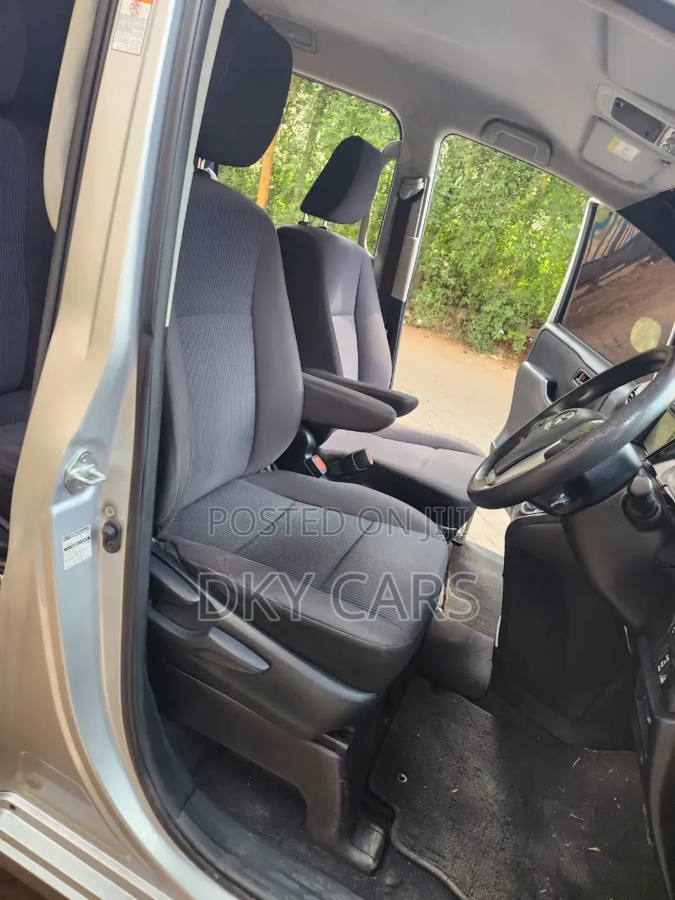 Toyota Noah 2018 Silver