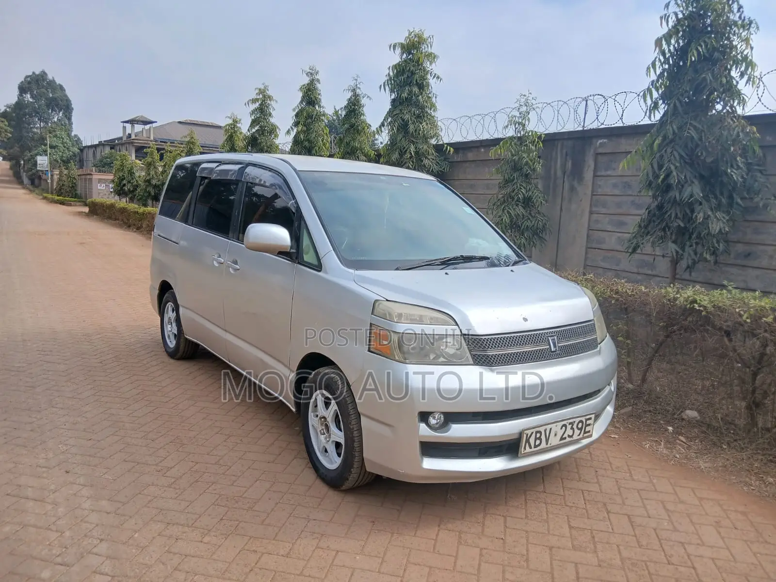 Toyota Voxy 2006 Silver