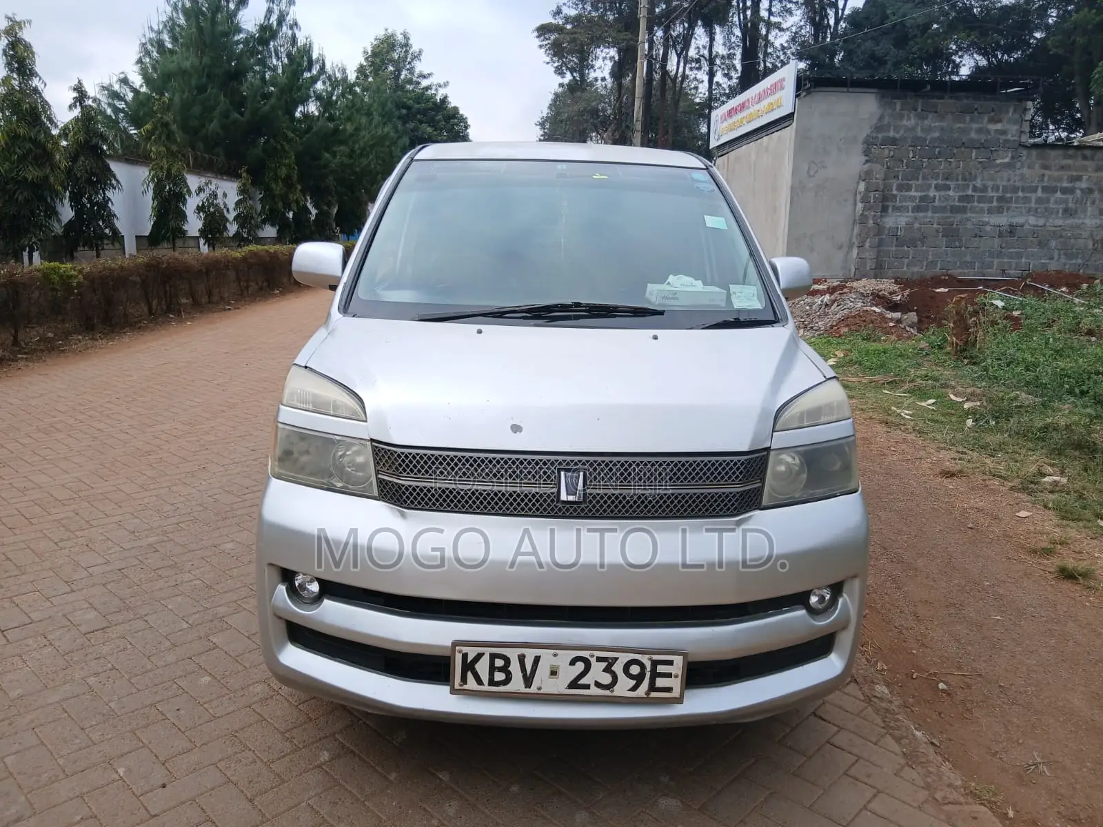 Toyota Voxy 2006 Silver