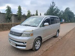 Toyota Voxy 2006 Silver