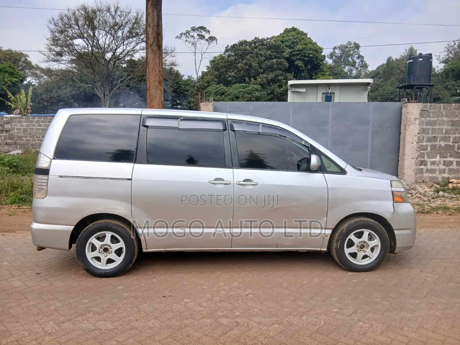 Toyota Voxy 2006 Silver