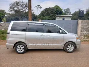 Toyota Voxy 2006 Silver