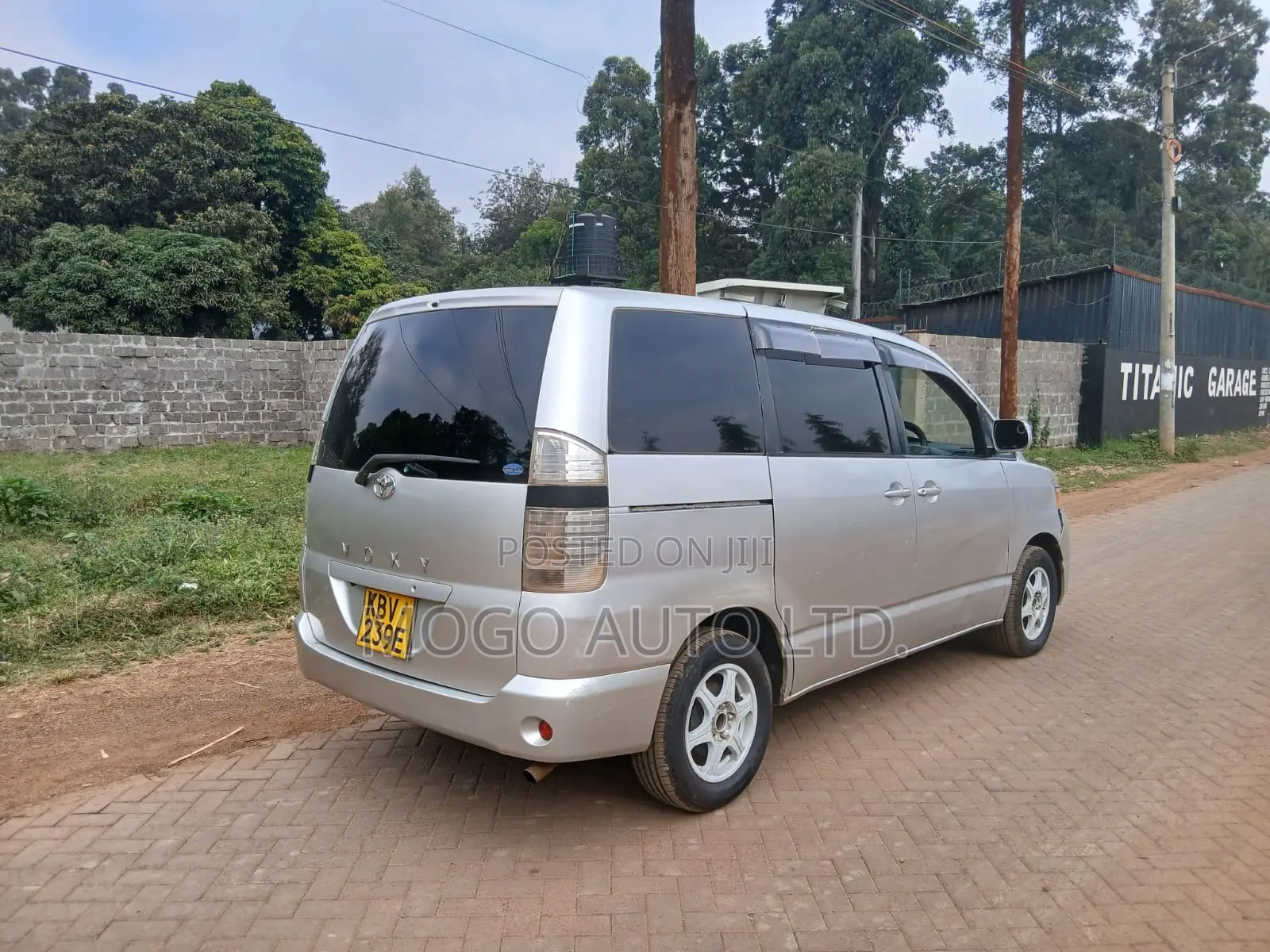 Toyota Voxy 2006 Silver