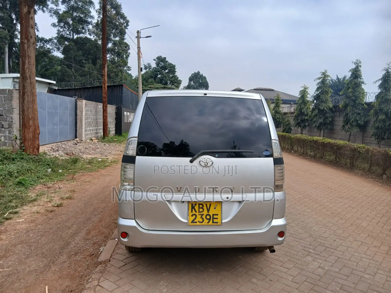Toyota Voxy 2006 Silver