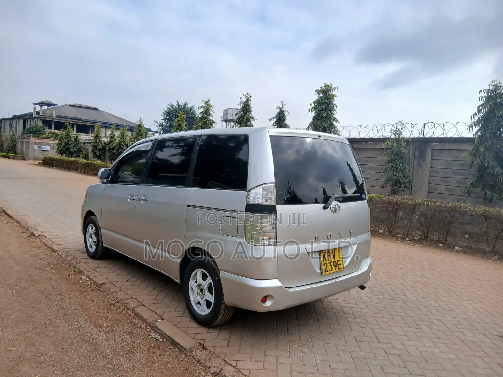 Toyota Voxy 2006 Silver