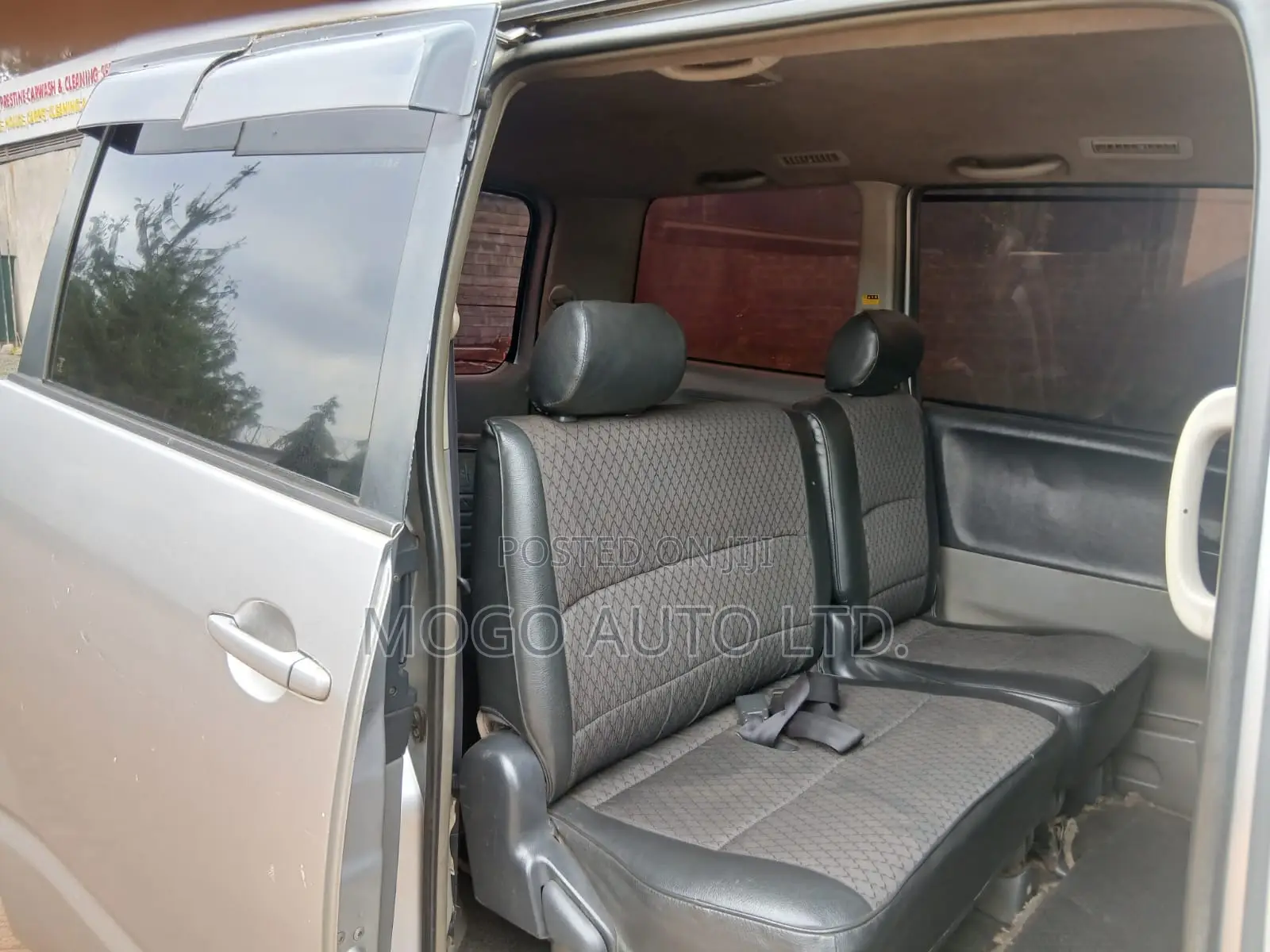 Toyota Voxy 2006 Silver