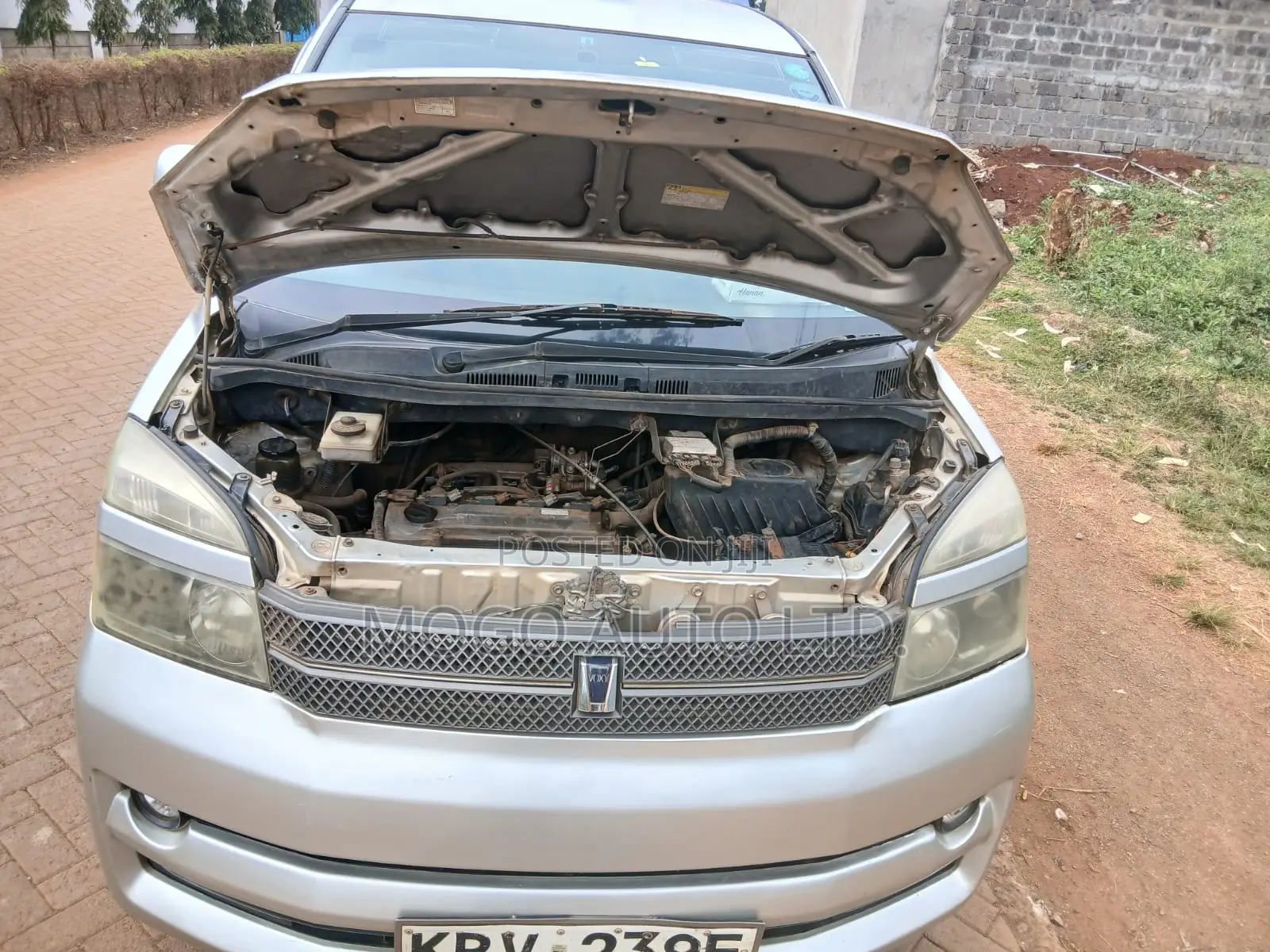 Toyota Voxy 2006 Silver