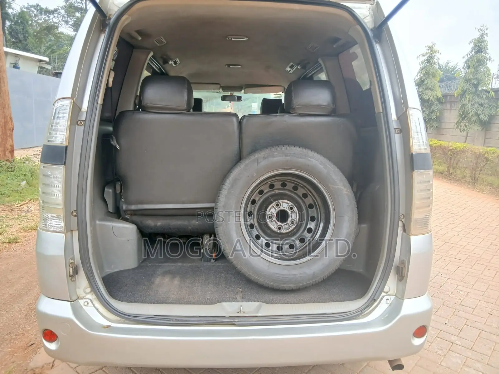 Toyota Voxy 2006 Silver